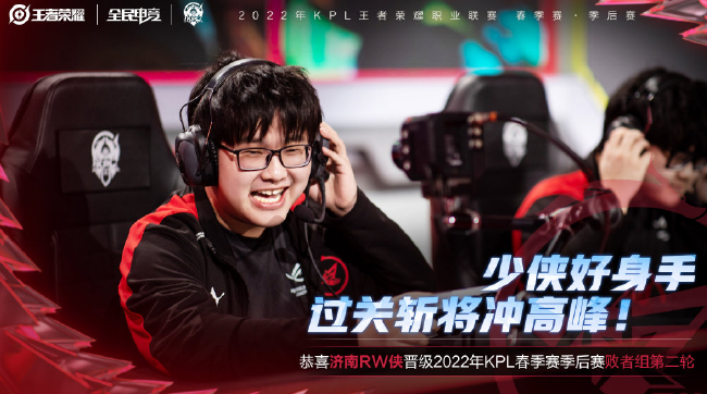 以其一贯的