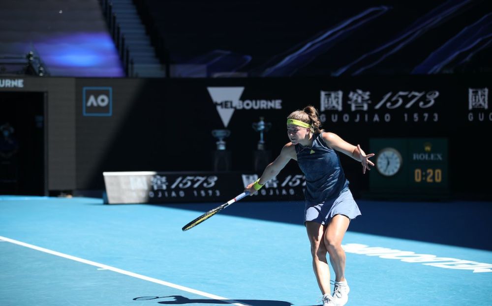 她必须不断 她必须不断