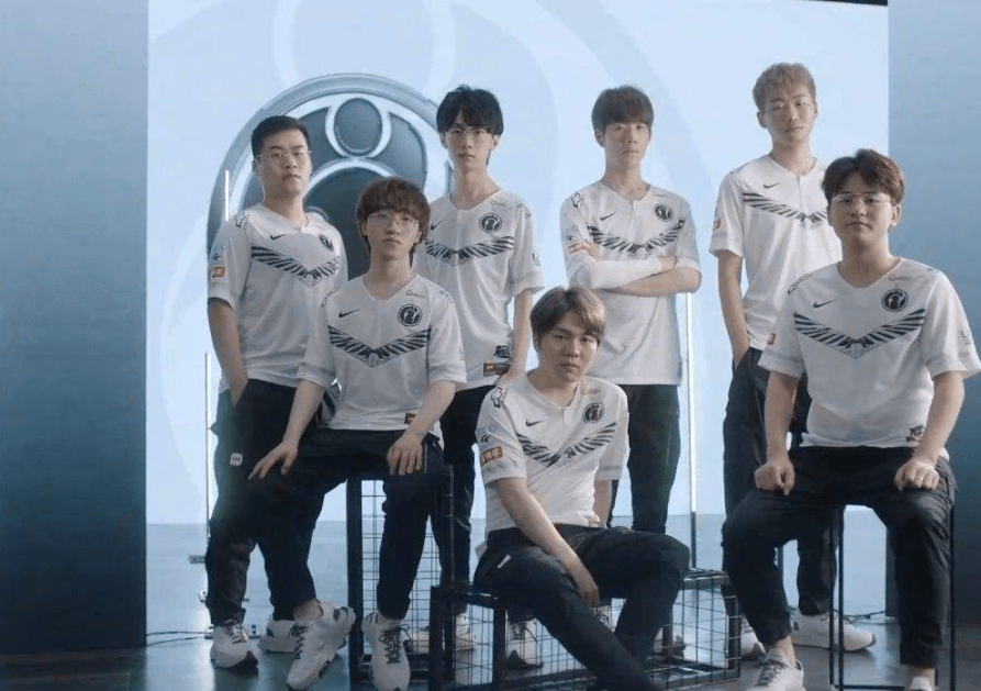 西部激烈的 西部激烈的